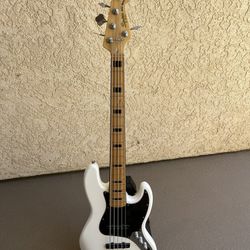 Squier Vintage Modified Jazz Bass V 5-String