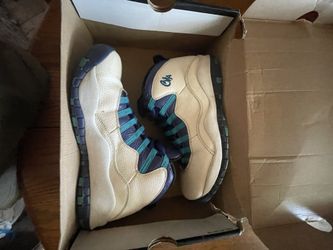 Vintage “Charlotte Hornets” Jordan 10s Size 9.5 Mens 