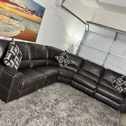 * Like New * Parker House Full Electric Recliner Sectional Sofa & Built In USB ( Free Delivery )