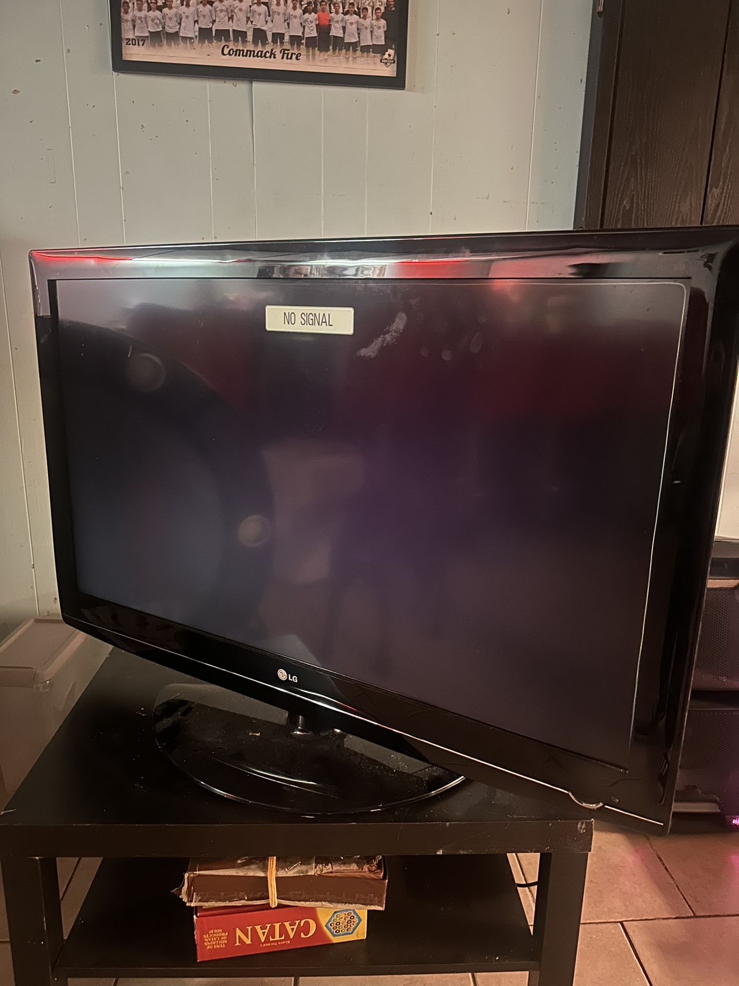 LG 42LG50-UG 42-inch LCD HDTV Monitor Display. 42 Inch Tv With Stand Included