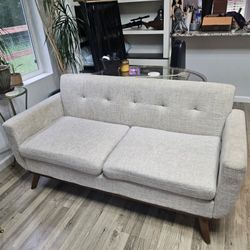Loveseat 