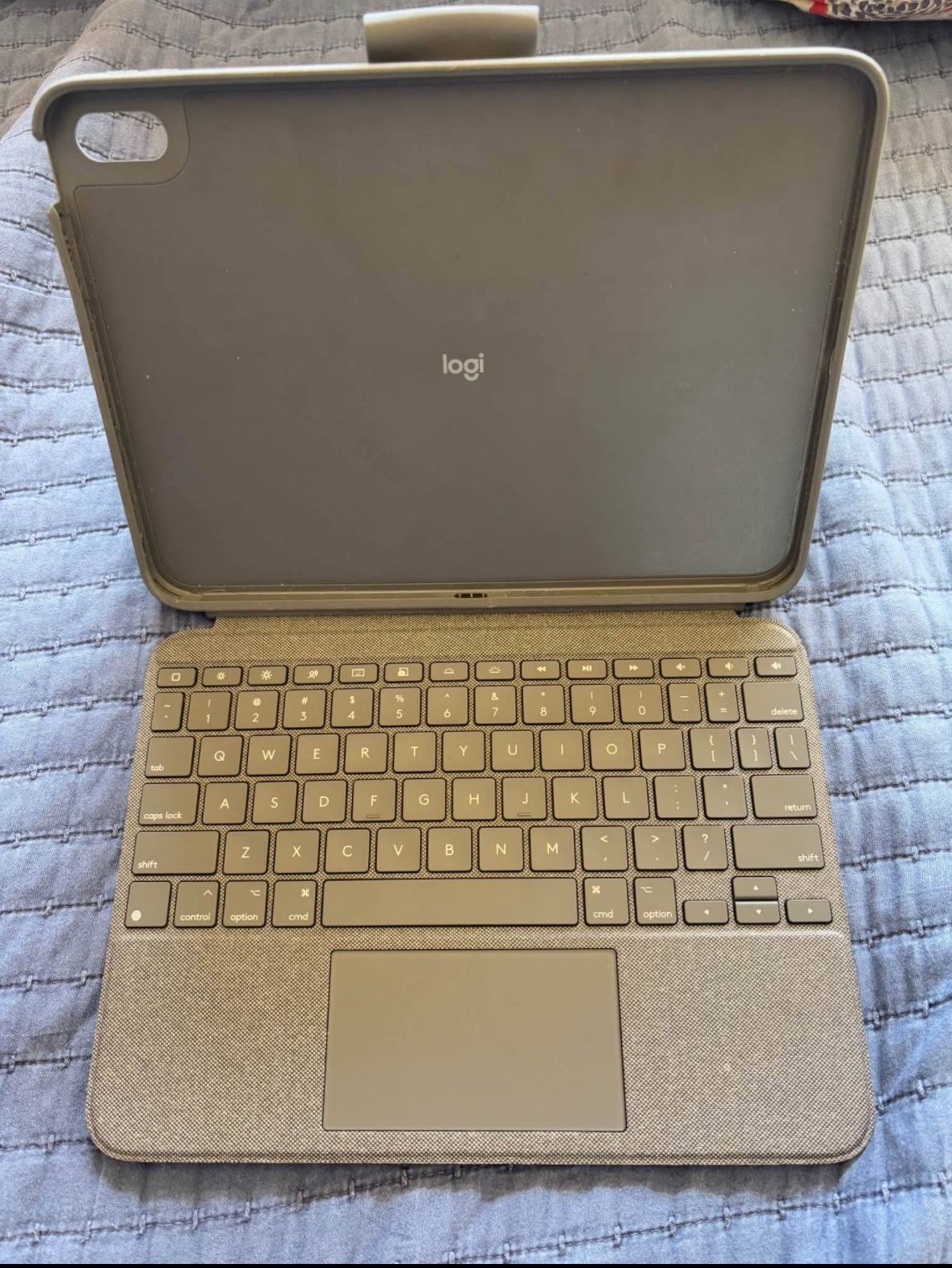 Logi Tech Keyboard & Case