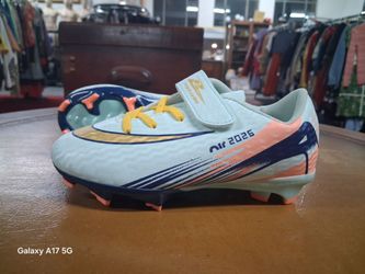 Soccer cleats us size 3youth