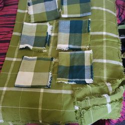 Mantel  con 6 servilletas .