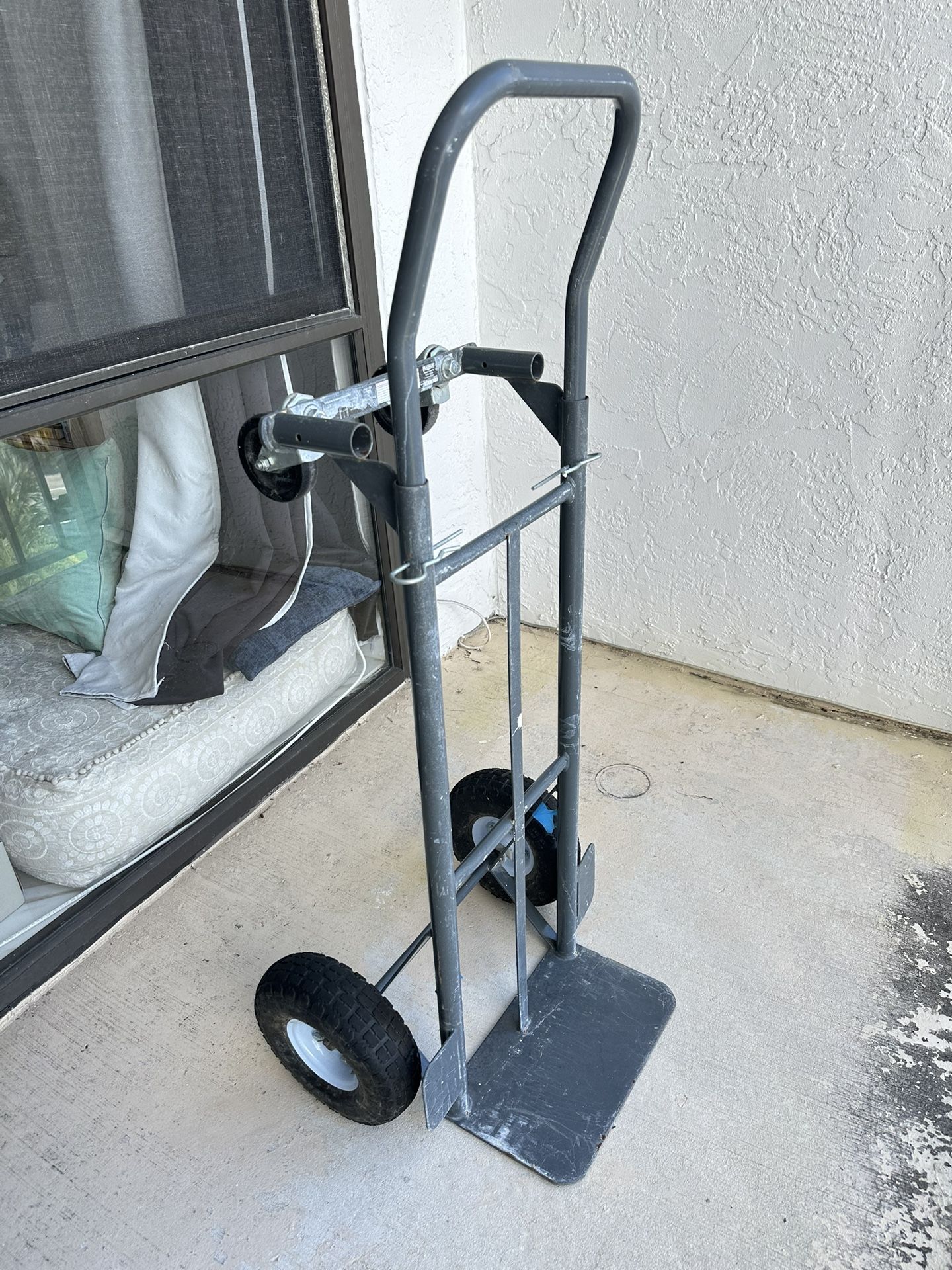 800 Lb Capacity Handtruck