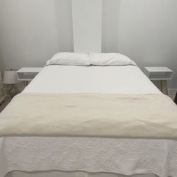 Queen Bed, Mattress & 2 Nightstands