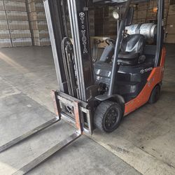 Toyota forklift,5000 lbs capacity,3 stage,Sideshifter