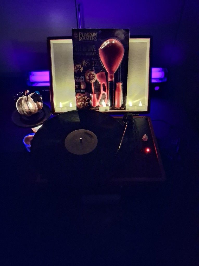 Record Player Crosley ๐ฅ Pumpkin ๐ Color Personal Phonograph 33 45 & 78 R.P.M Albums 45s And Long PLAY โถ๏ธ ๐ค๐ถ Like New ๐ Condition Rare Color ๐งก