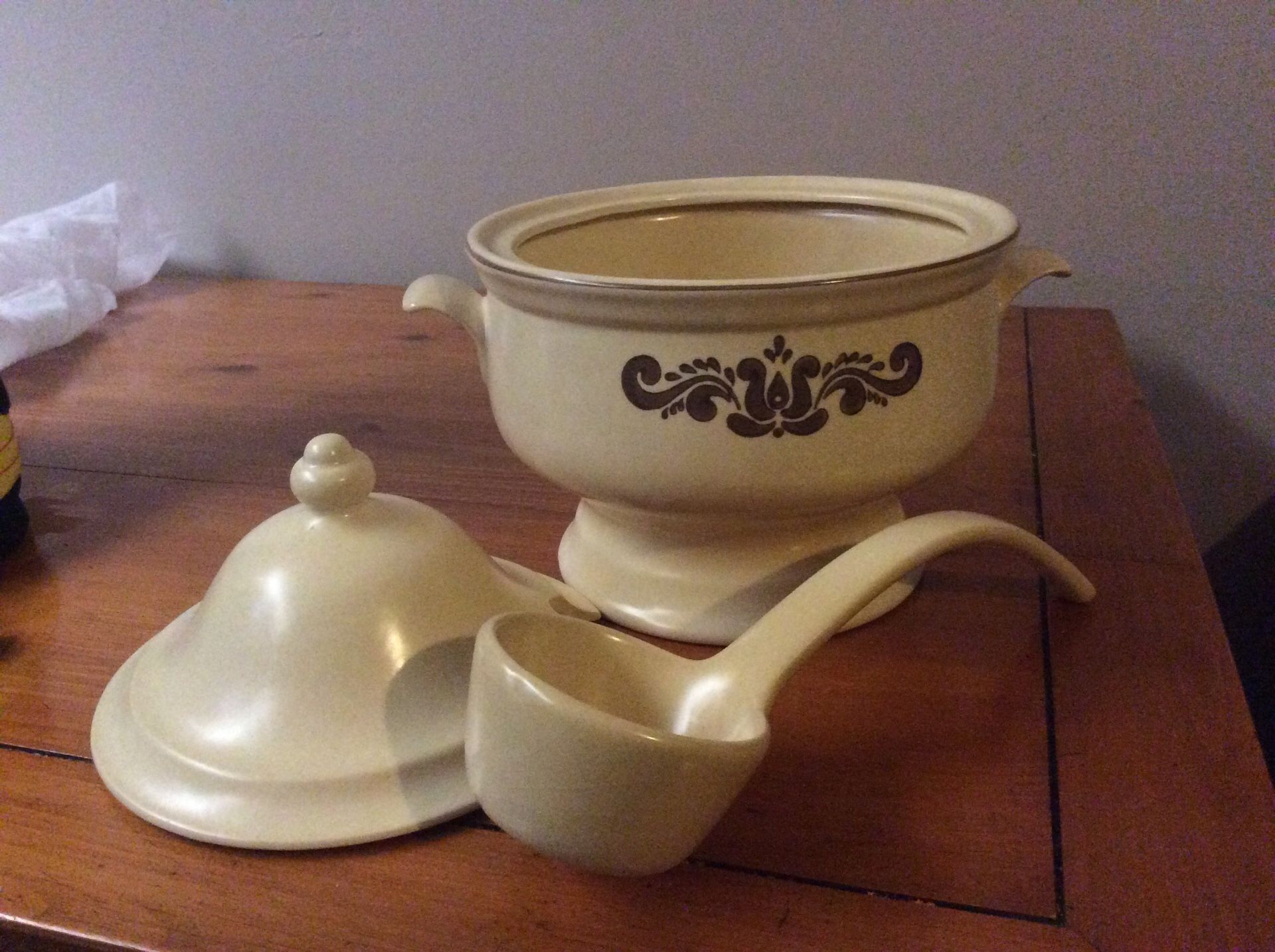 PFALTZGRAFF SOUP TAURINE WITH LADLE. Great condition.