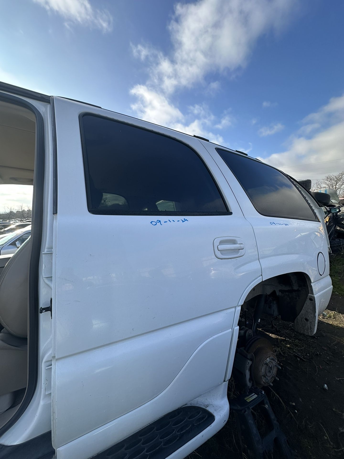 2003 GMC YUKON DRIVERS SIDE REAR DOOR