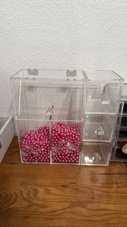 Makeup brush storage