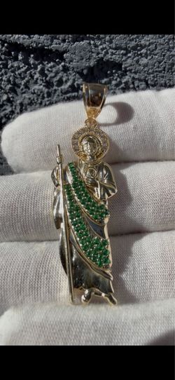 14k gold pendant