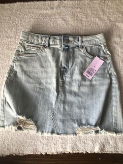 Womens Size 4 distressed Denim Skirt-Decatur And Tropical