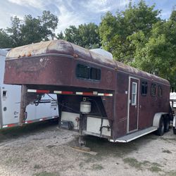 Three horse gooseneck trailer double D