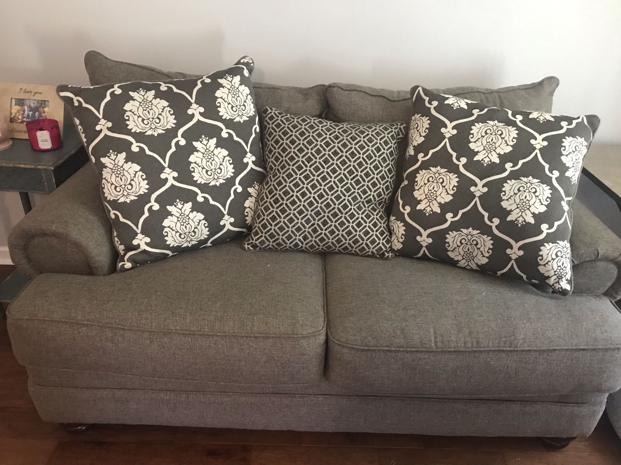 GREY LOVESEAT 💕/literally Sat On less Than A Dozen Times 🤔jus Moving😄 