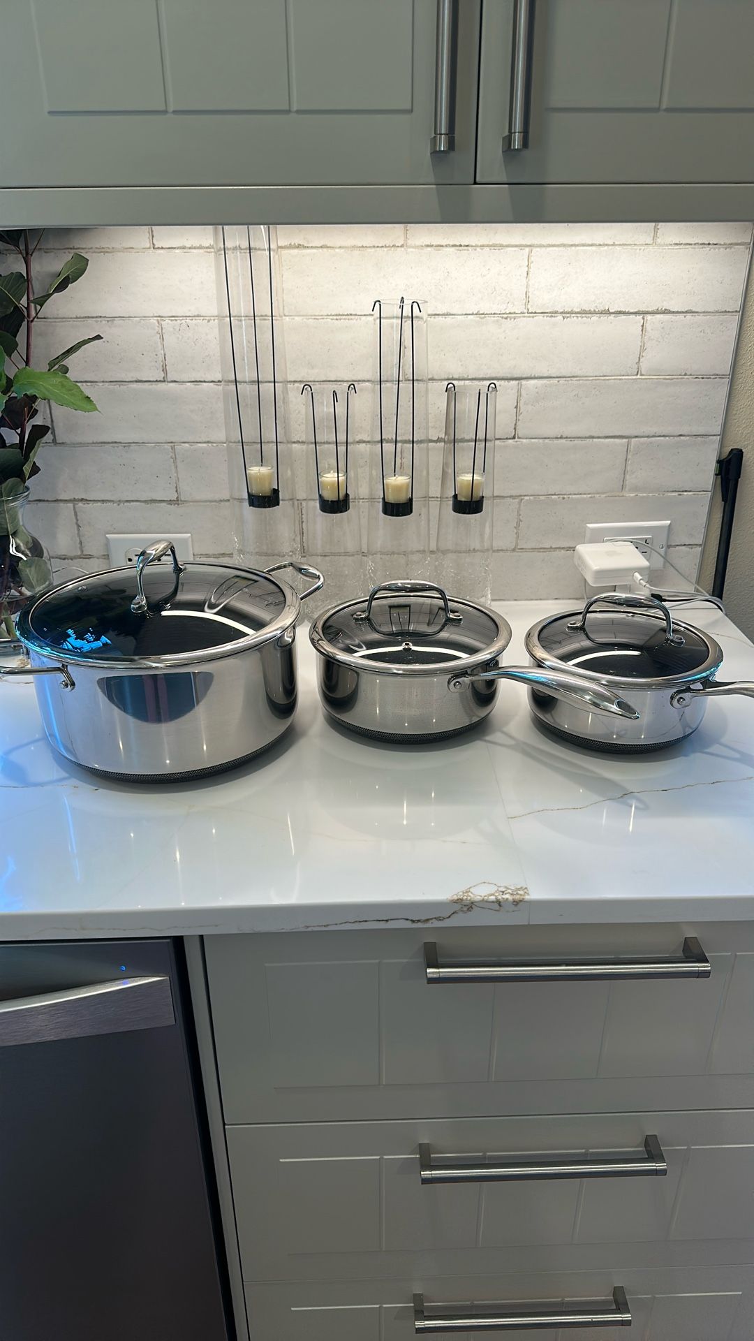 Kitchen Pots. Hexclad.