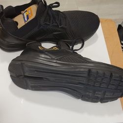 BRAND NEW PUMA SHOES & SIZE 9 ........😁😊😍