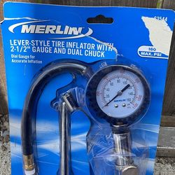 Dual-Head Air Chuck Inflator with Dial Gauge/Inflador Con Manómetro De Cuadrante Y Boquilla De Doble