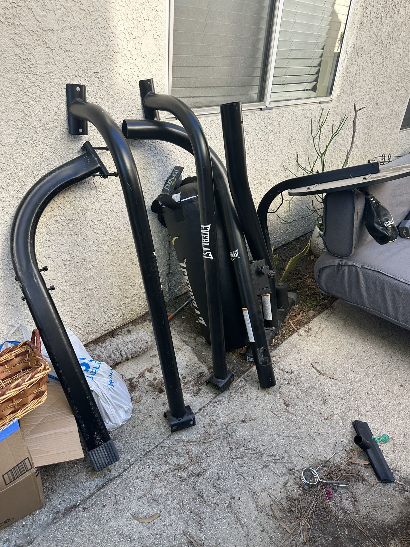 Everlast Punching Bag + Stand 