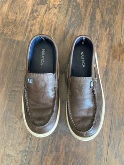 Náutica loafers size 5 young boys