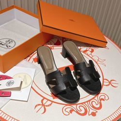 Hermes Women's Black Slippers Sandals Size: 7.5