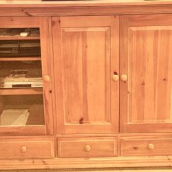 Tv Stand/Entertainment Center