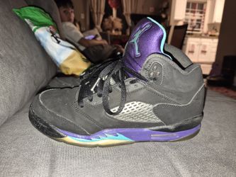 Jordan 5 Black Grapes Size 7Y