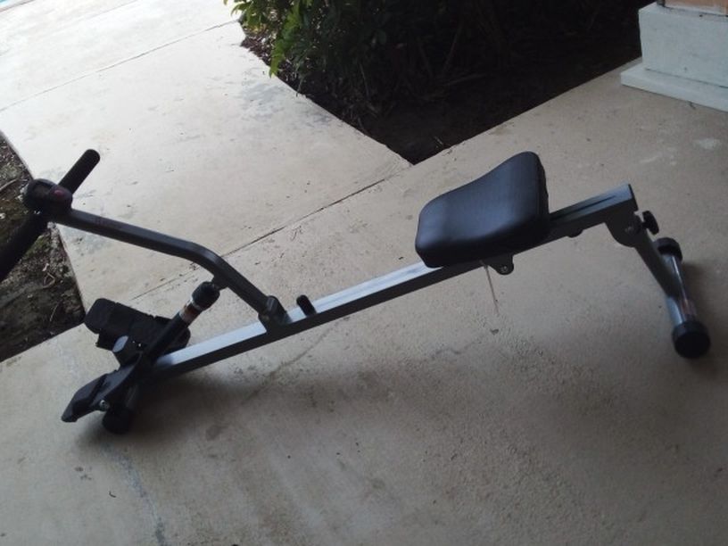 EXERCISE MACHINE FOR SALE. LIKE NEW! ALWAYS BEING INSIDE THE HOUSE