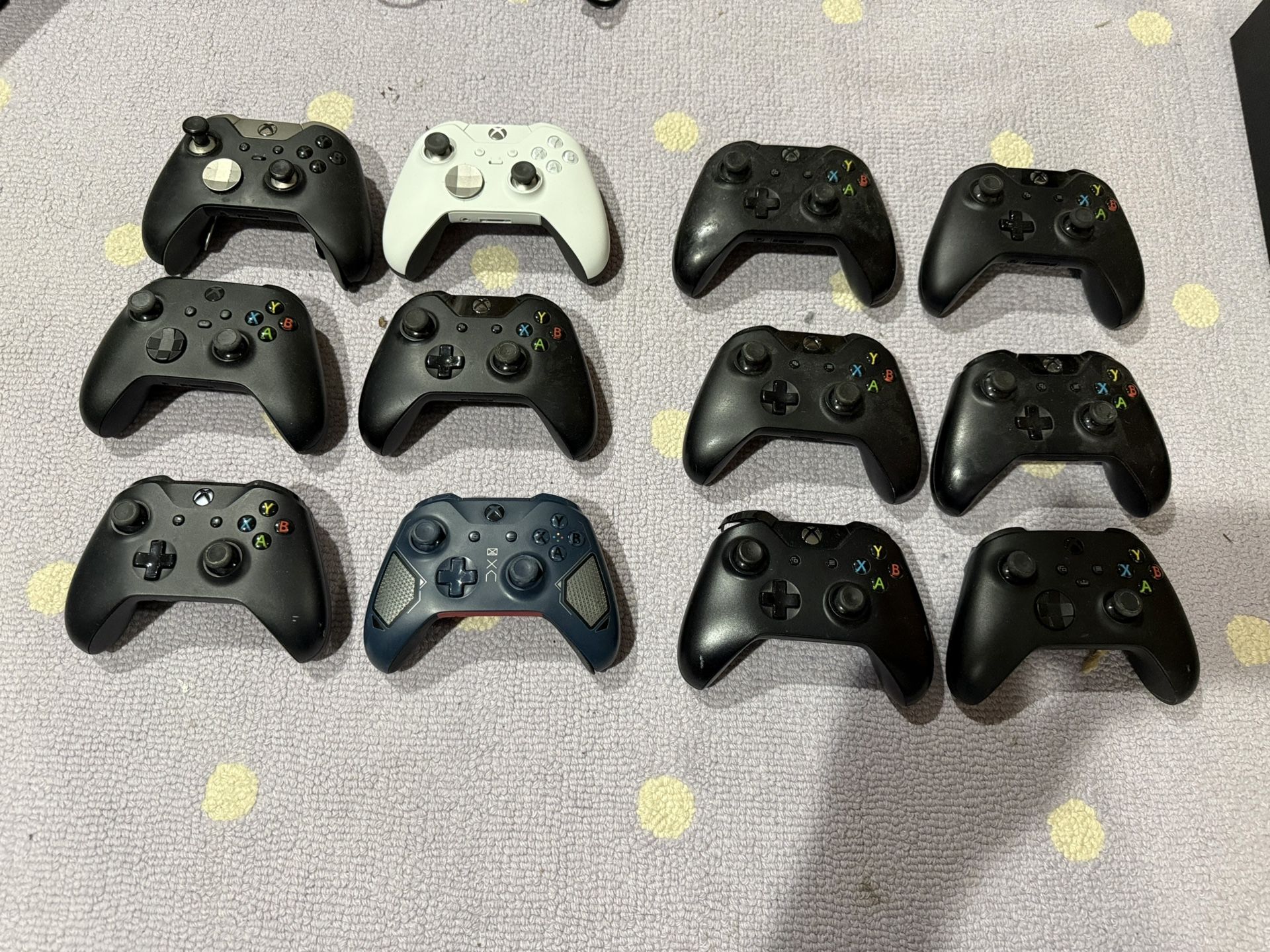 Xbox One Remotes Controllers All For 200