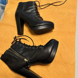 WOMENS SIZE 8.5 H&M BLACK LEATHER BOOTS