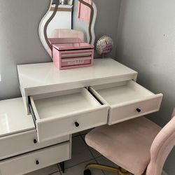 Vanity table Makeup table 