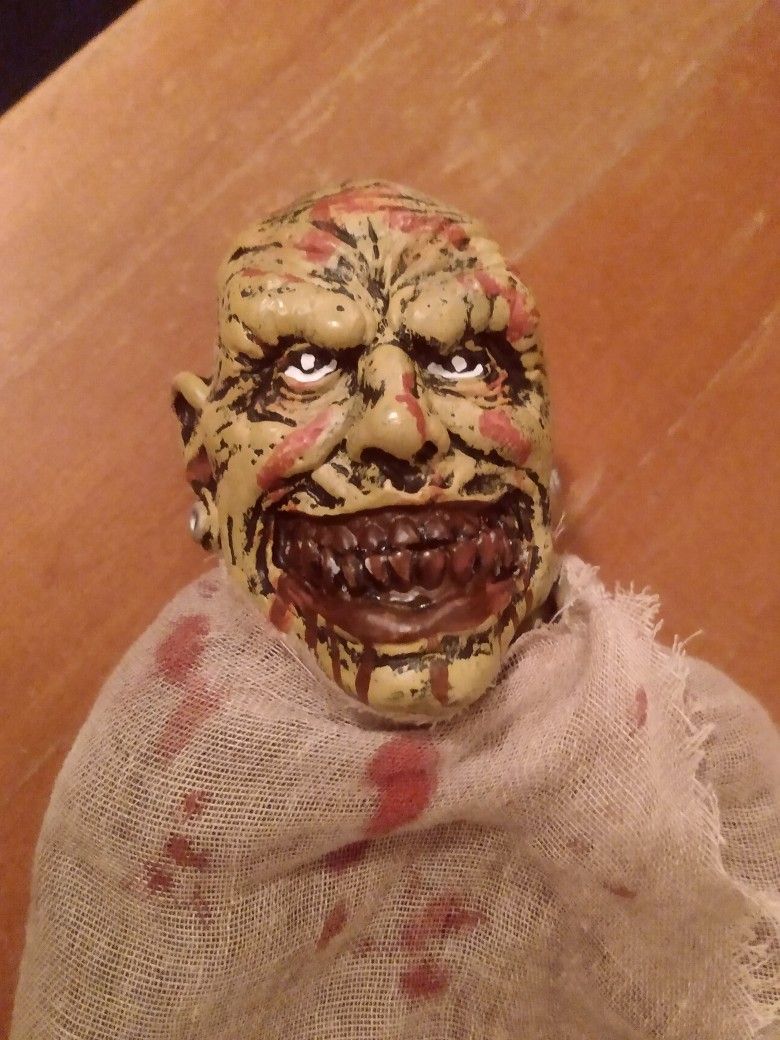 SCARY-FUN ZOMBIE HALLOWEEN 15" SIZE SPOOKY HAND PUPPET