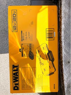 DEWALT DCB104 Multi-Port Simultaneous Fast Charger