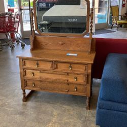 Dresser With Mirror