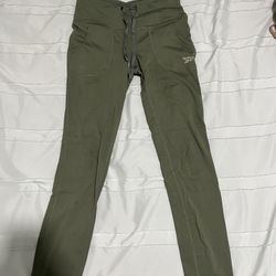 Green Reebok leggings with pockets in size small.
