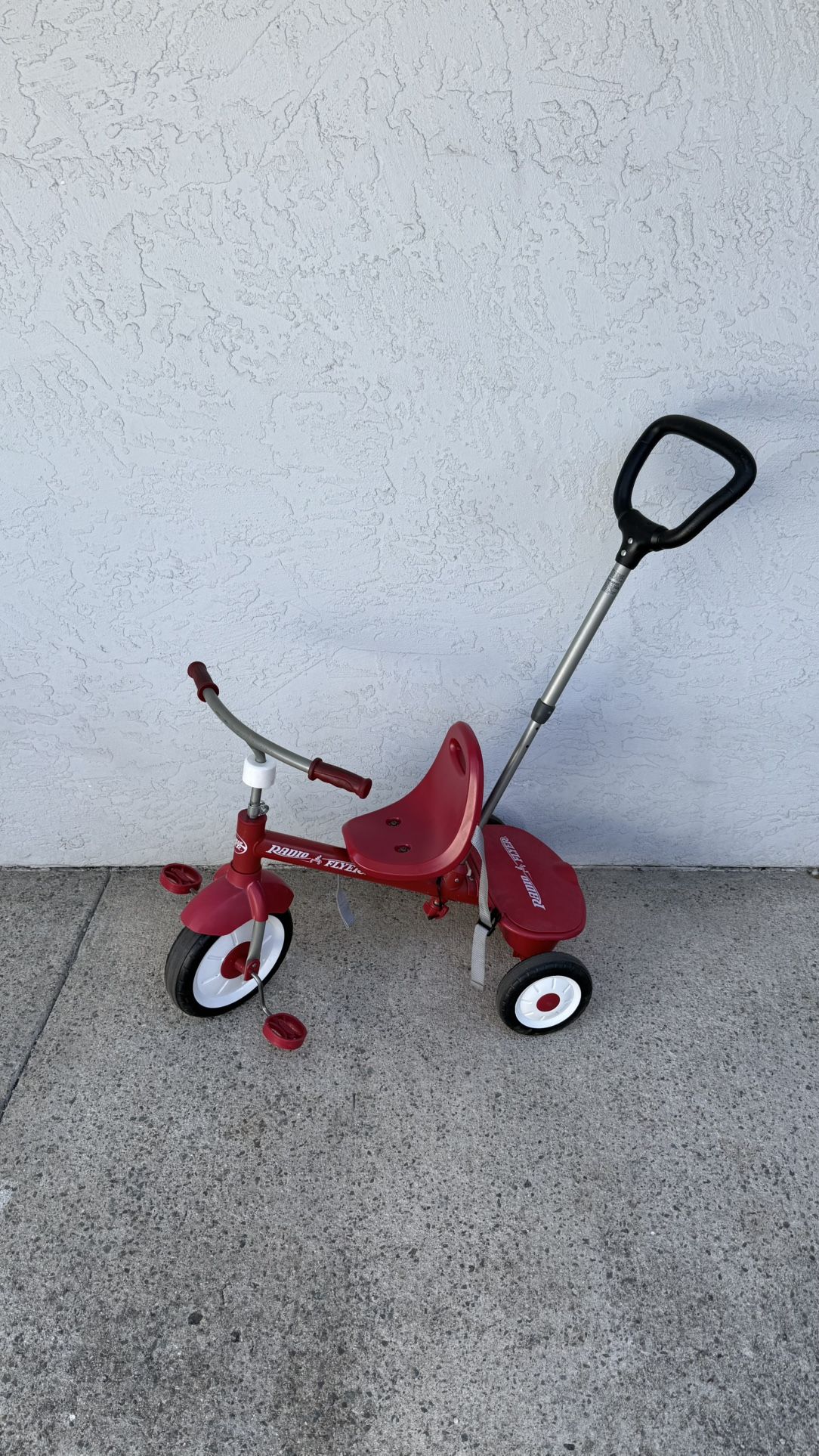 Radio Flyer Deluxe Steer & Stroll Kids Tricycle, Toddler Trike for Ages 2-5, Red