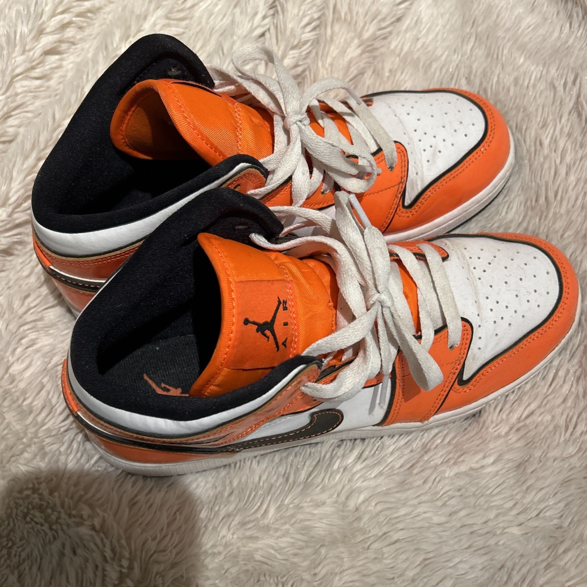 Air Jordan 1 Retro Mid SE Turf Orange Size 7Y