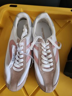 Tretorn women's Size 8.5