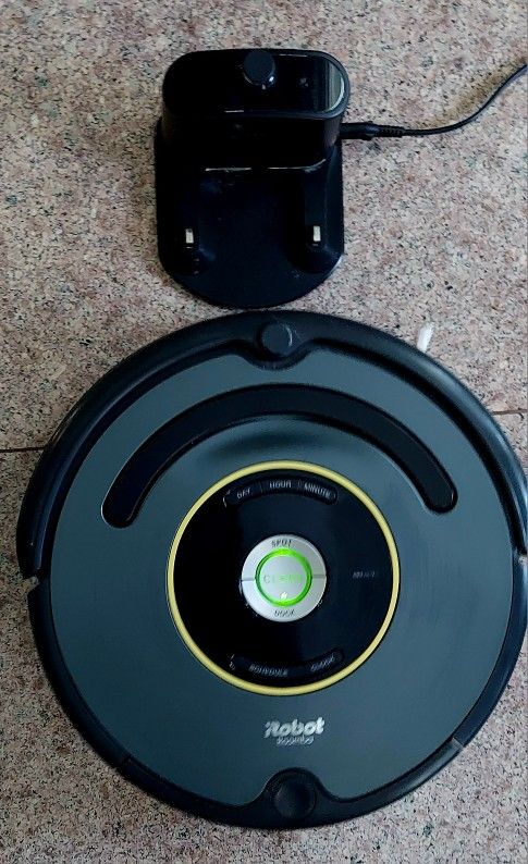 iRobot Roomba 652 Robot Vacuum Cleaner with Charging Home Base Station