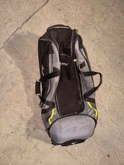 Mizuno Black Baseball Bat Bag 32" Equipment Carry Case With Wheels Black. Used