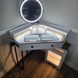 Corner Makeup Vanity with Mirror