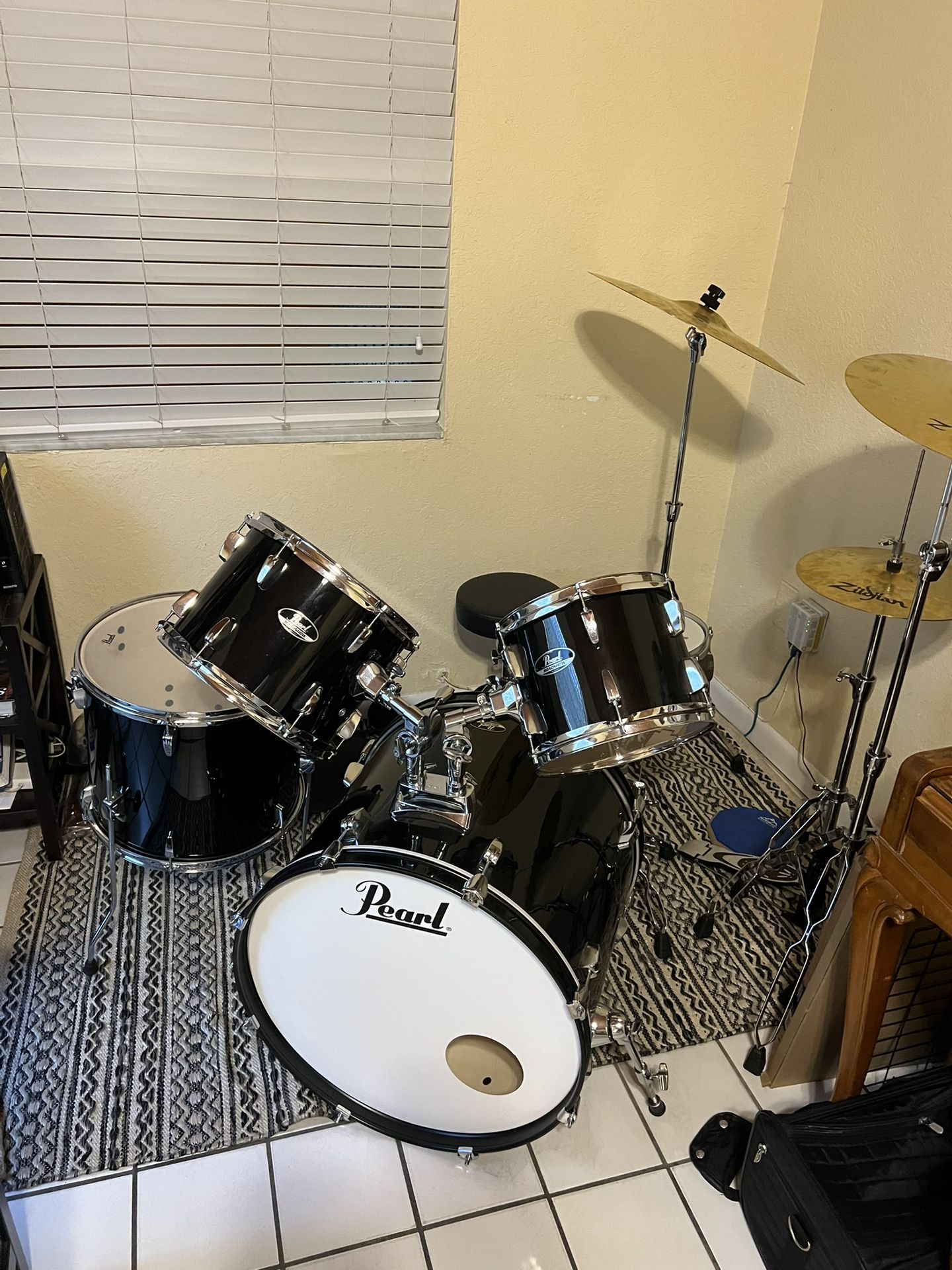 Pearl Roadshow Drum Set