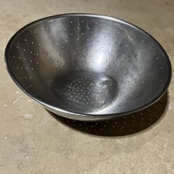 Stainless steel strainer