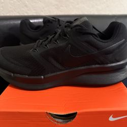 Nike Women’s Shoes New 