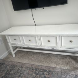 White Farmhouse Stand