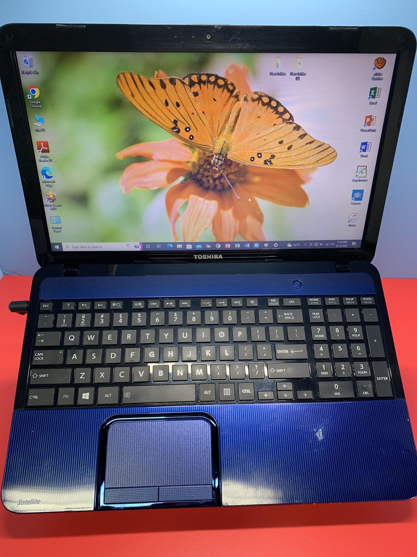 ..TOSHIBA SATÉLITE . .L855S….120 GB SSD...6.0 RAM . READY FOR CLASSES ON LINE OR WORK FROM HOME