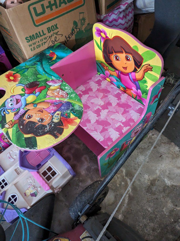 Dora Child's Desk