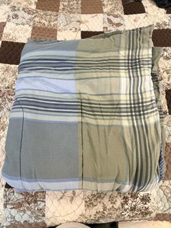 Plaid Bed Comforter (used)