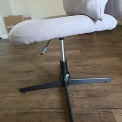 Swivel height adjustable office chair with cushion