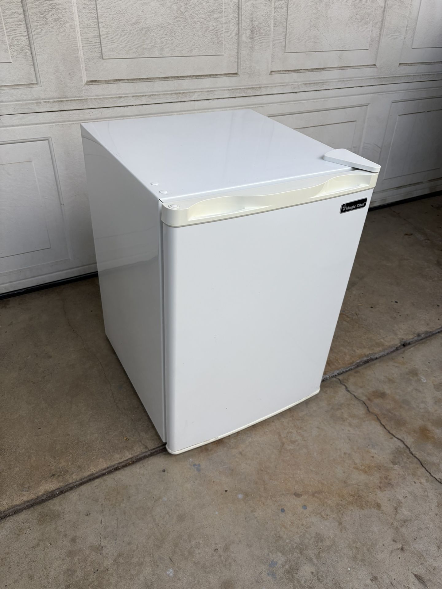 Magic Chef 2.6 cu. ft. Mini Fridge